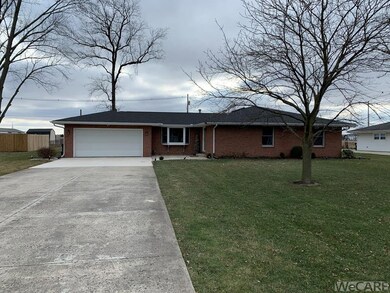401 Woodlawn Dr, Wapakoneta, OH 45895 - photo 2