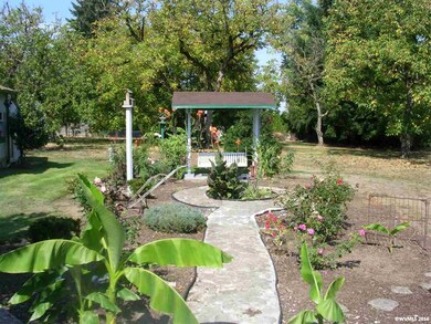 2064 SE Laura Ln, Dallas, OR 97338 - photo 4