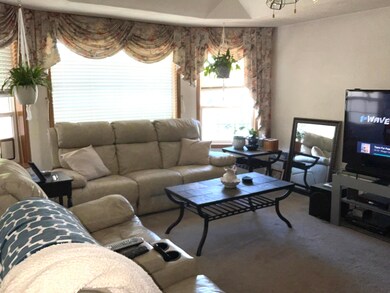 953 Westrop Dr, Central Point, OR 97502 - photo 2