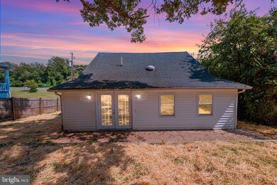 18508 Corby St, Triangle, VA 22172 - photo 2