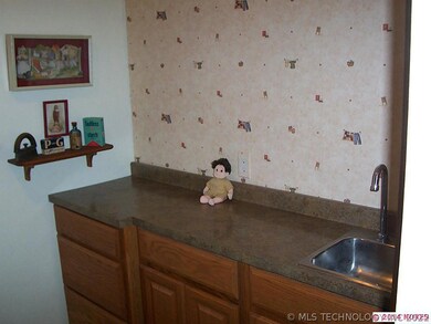 utility room sink and mud room