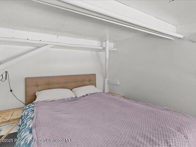 07-412NMillSt_b9_2505_524