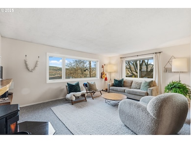 401 Eugene St, Hood River, OR 97031 - photo 4