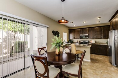 Dining area - Kitchen