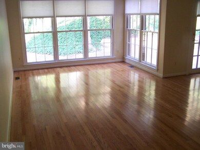 6079 Moongong Ct, Columbia, MD 21045 - photo 5