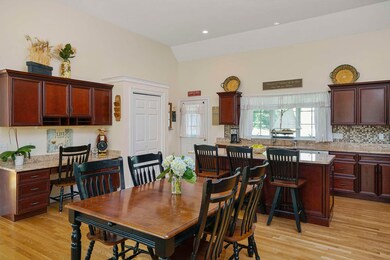Kitchen/Dining Combo