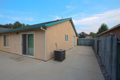 1084 Monterra Ln, Redding, CA 96002 - photo 7