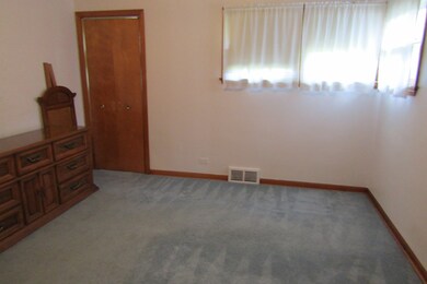 956 S Hillcrest Ave, Elmhurst, IL 60126 - photo 3