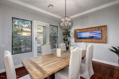 Dining w/courtyard access