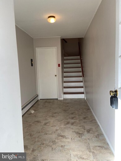 661 Dixon St, Allentown, PA 18103 - photo 3