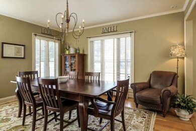 015-Dining_Room-1418457-mls