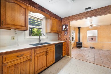 22 Stoneham Dr, Riverside, RI 02915 - photo 7