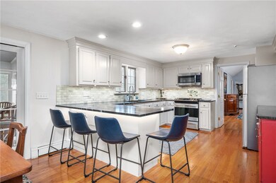 SITTING ROOM AT THE KITCHEN COUNTER ISLAND