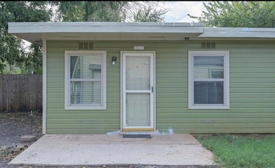 4106 S Shields Blvd unit C, Oklahoma City, OK 73129 - photo 3