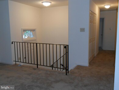 7711 Newington Forest Ave, Springfield, VA 22153 - photo 5