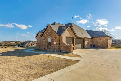 301 Spring View Ct, Springtown, TX 76082 - photo 3