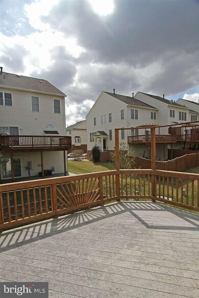 42947 Shelbourne Square, Chantilly, VA 20152 - photo 7