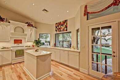 Kitchen Island, Hardwood Floors