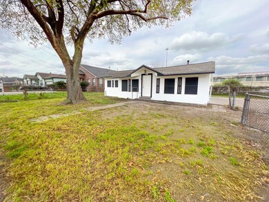 2423 Woodard St, Houston, TX 77026 - photo 2