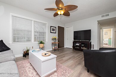 8813 William Penn Way, Louisville, KY 40228 - photo 5