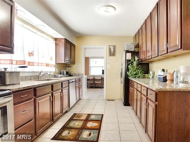 8600 Dunbar Ave, Hyattsville, MD 20785 - photo 6