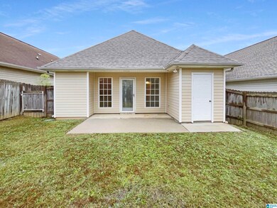 313 Camden Cove Cir, Calera, AL 35040 - photo 7