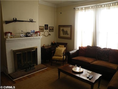 Den/Family/Great Room - large family room with gas