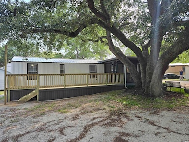 Manufactured / mobile home featuring metal roof