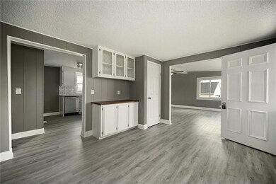 331 N Prairie Ln, Raymore, MO 64083 - photo 4