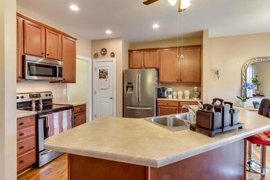 606 Summitbluff Dr, Greenville, SC 29617 - photo 2