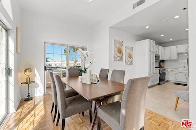 4348 Mammoth Ave unit 301, Sherman Oaks, CA 91423 - photo 6