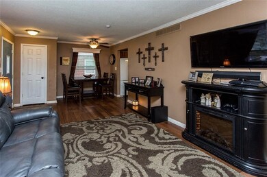 2417 E Walnut St, Des Moines, IA 50317 - photo 7