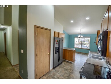 280 W 13th St, Lafayette, OR 97127 - photo 5