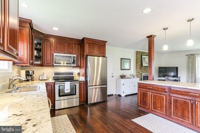 6905 Sheffield Dr, Sykesville, MD 21784 - photo 2