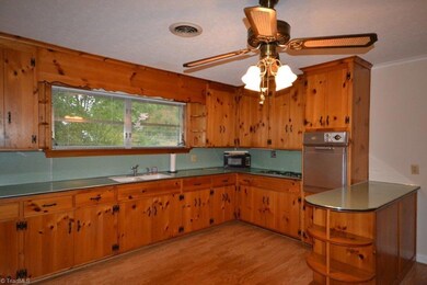 801 Sherwood Rd, Asheboro, NC 27205 - photo 3