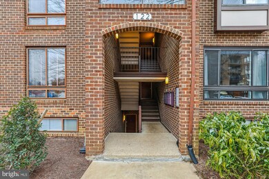 122 Roberts Ln unit 300, Alexandria, VA 22314 - photo 3