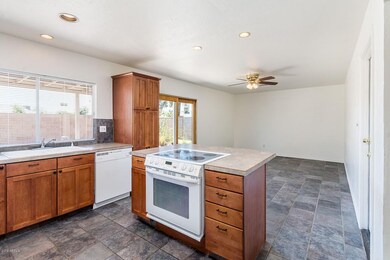 4207 W Paradise Dr - MLS-21