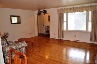 1242 Viewmont Dr, Schenectady, NY 12309 - photo 3