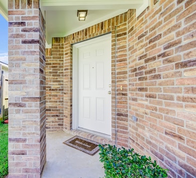 541 E Coombs St, Alvin, TX 77511 - photo 5