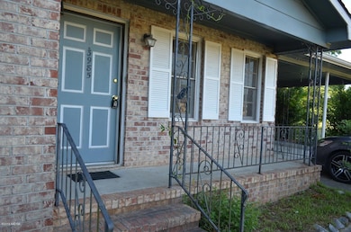 3985HattieDrFrontPorch