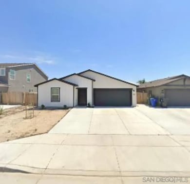 4705 Hayvenhurst Ave unit 1, Bakersfield, CA 93313 - photo 2