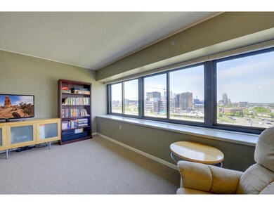 Two bed, two bath with spectacular Downtown and ri