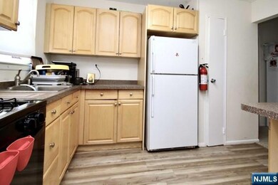 1-46 Virginia Dr unit B, Fair Lawn, NJ 07410 - photo 5
