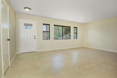 2055 W Edgemont Phoenix AZ-large-007-Ent