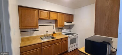 525 Colonial Dr, East Greenville, PA 18041 - photo 5