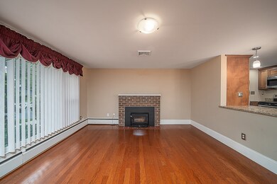 24 Darling St, Warwick, RI 02886 - photo 5