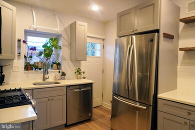 2047 Mountain St, Philadelphia, PA 19145 - photo 6