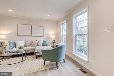 8527 Bauer Dr, Springfield, VA 22152 - photo 3