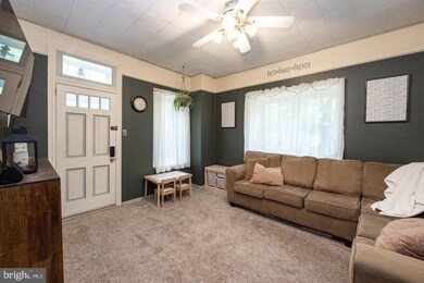 672 Manatawny St, Pottstown, PA 19464 - photo 4