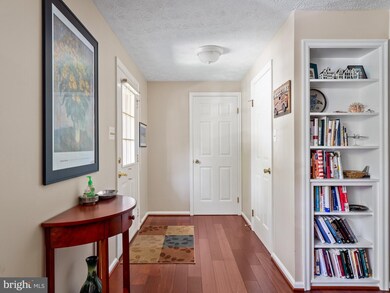 1547 Twisted Oak Dr, Reston, VA 20194 - photo 5